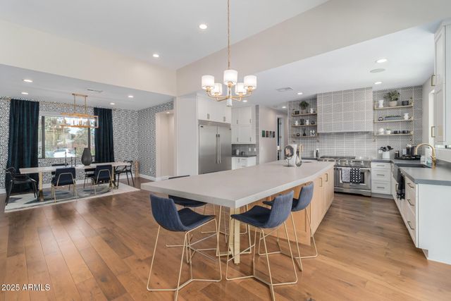 4601 N Royal View Drive, Phoenix, AZ 85018