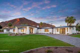 4601 N Royal View Drive, Phoenix, AZ 85018