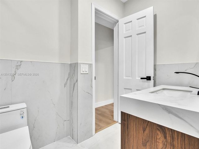2101 NE 54th Ct, Fort Lauderdale, FL 33308