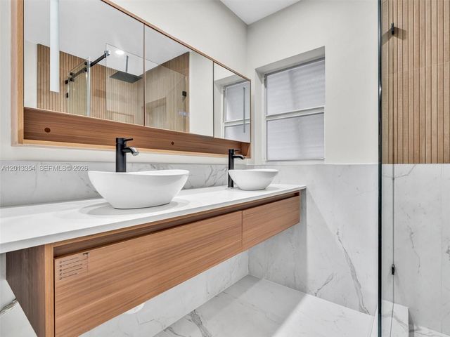 2101 NE 54th Ct, Fort Lauderdale, FL 33308