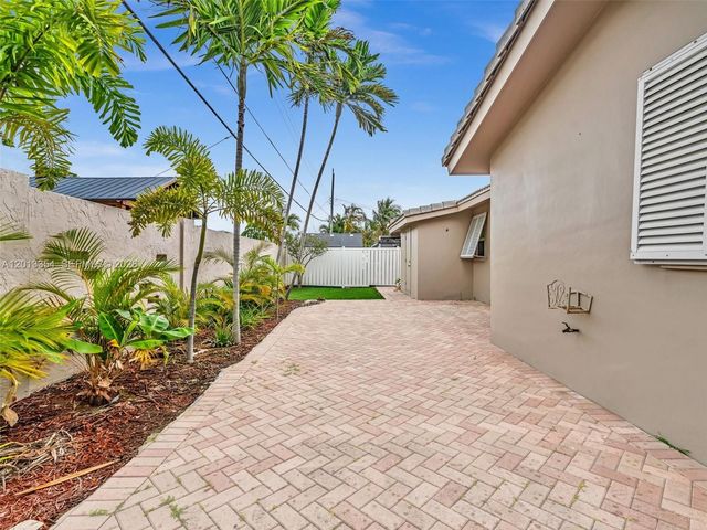 2101 NE 54th Ct, Fort Lauderdale, FL 33308