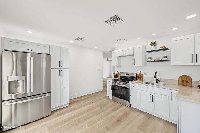 7727 W WELDON Avenue, Phoenix, AZ 85033