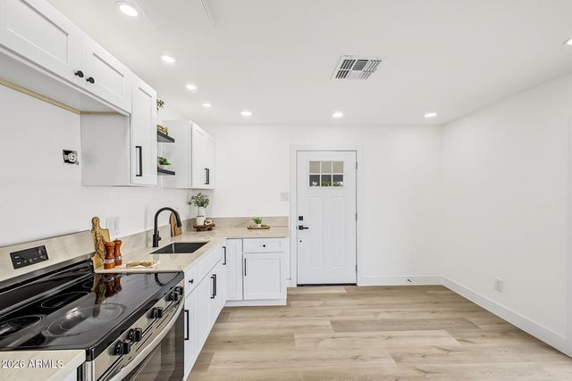 7727 W WELDON Avenue, Phoenix, AZ 85033