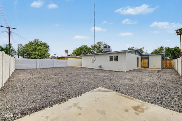 7727 W WELDON Avenue, Phoenix, AZ 85033