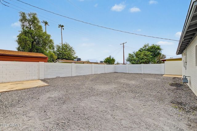 7727 W WELDON Avenue, Phoenix, AZ 85033