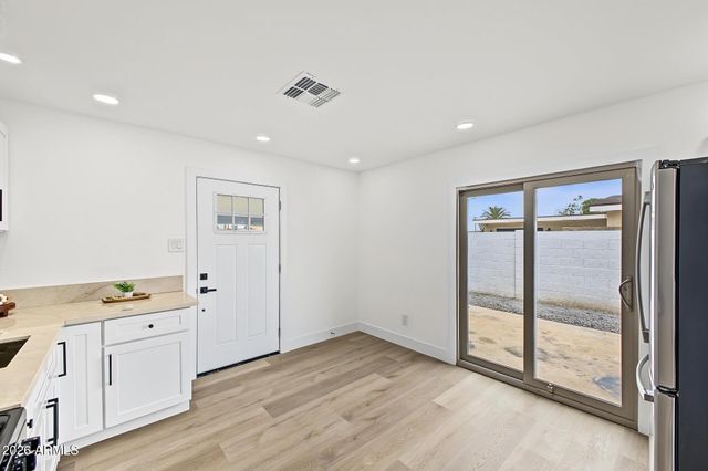 7727 W WELDON Avenue, Phoenix, AZ 85033