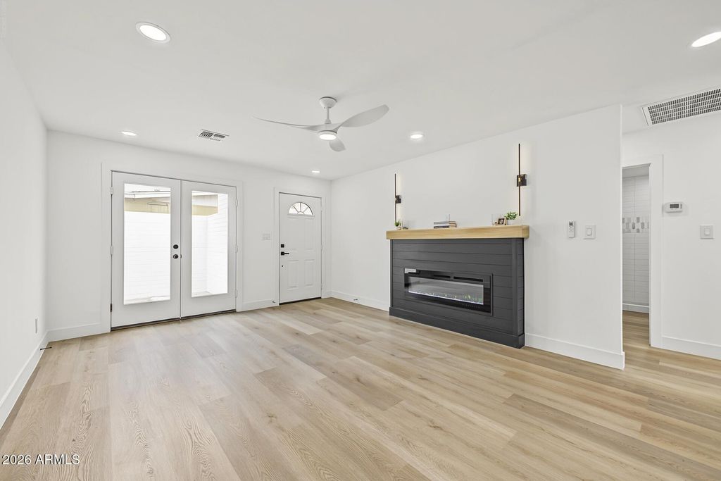 7727 W WELDON Avenue, Phoenix, AZ 85033 — photo 4