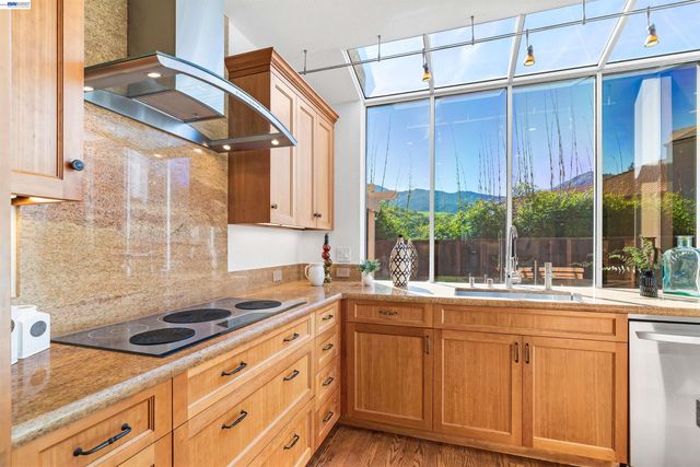 258 El Pueblo Place, Clayton, CA 94517