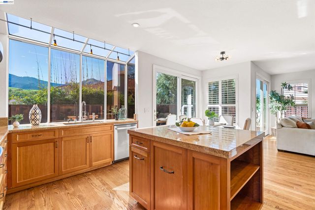 258 El Pueblo Place, Clayton, CA 94517