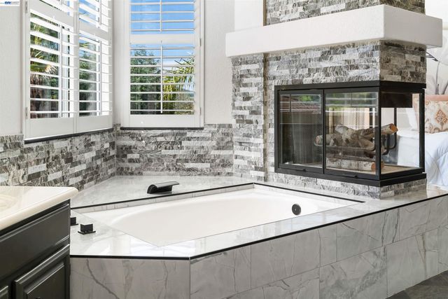 258 El Pueblo Place, Clayton, CA 94517