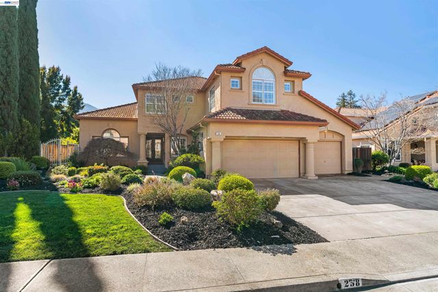 258 El Pueblo Place, Clayton, CA 94517