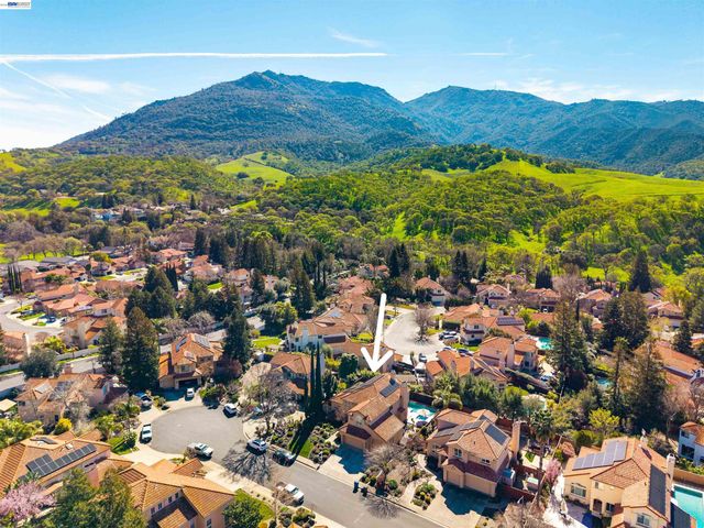 258 El Pueblo Place, Clayton, CA 94517