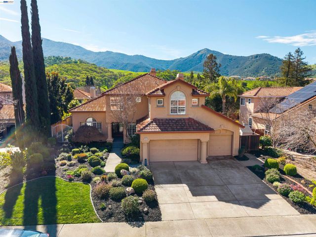 258 El Pueblo Place, Clayton, CA 94517