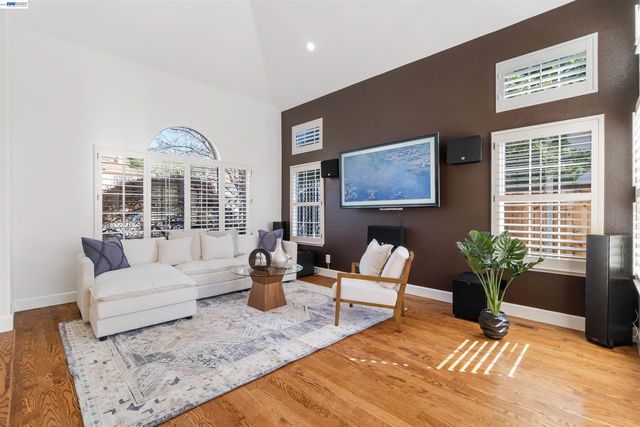 258 El Pueblo Place, Clayton, CA 94517