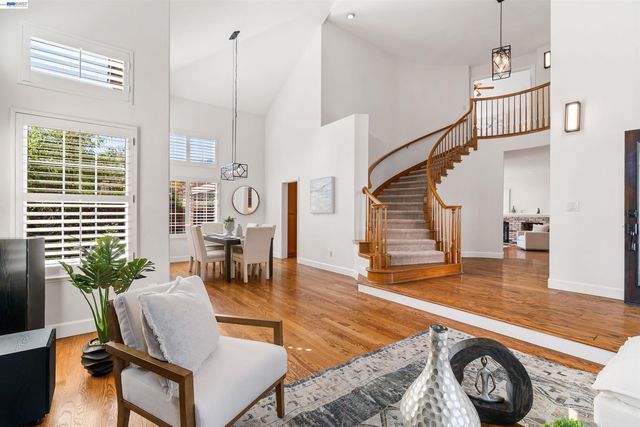 258 El Pueblo Place, Clayton, CA 94517