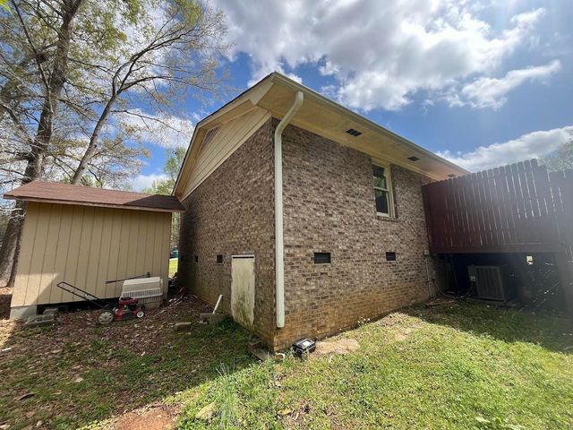 311 Coach Hill Dr, Gaffney, SC 29340