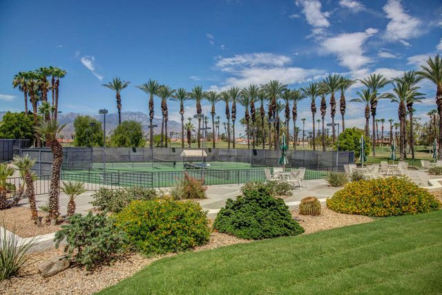 107 Avellino Circle, Palm Desert, CA 92211