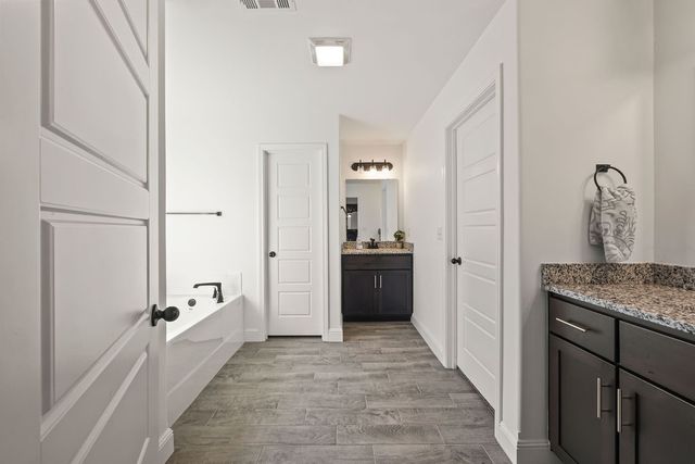 412 NW 62nd Avenue, Bentonville, AR 72713