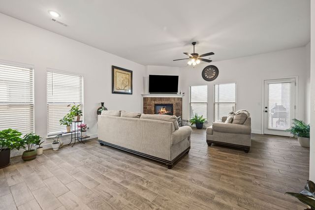 412 NW 62nd Avenue, Bentonville, AR 72713