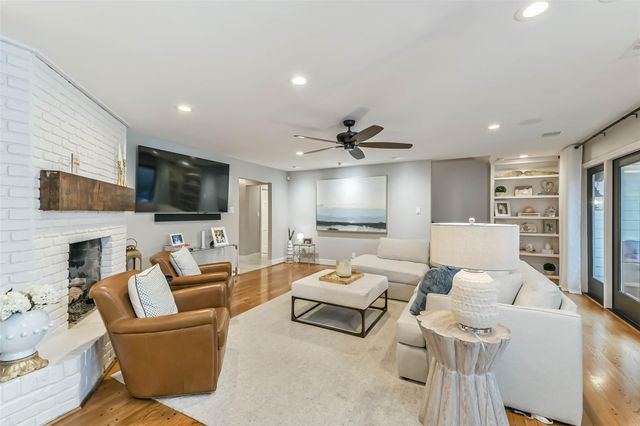 10015 Lynbrook Drive, Houston, TX 77042