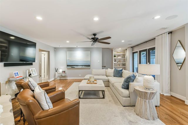 10015 Lynbrook Drive, Houston, TX 77042