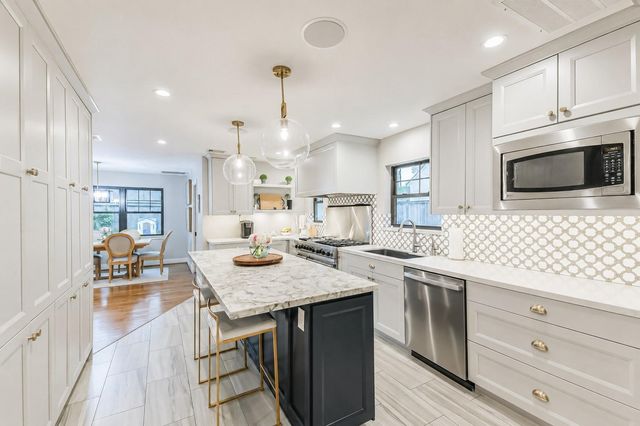 10015 Lynbrook Drive, Houston, TX 77042