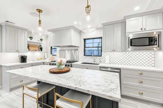 10015 Lynbrook Drive, Houston, TX 77042