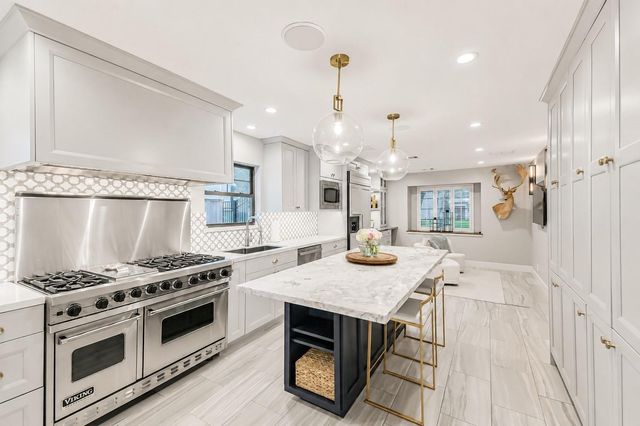 10015 Lynbrook Drive, Houston, TX 77042