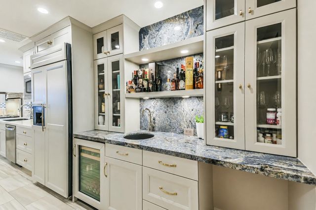 10015 Lynbrook Drive, Houston, TX 77042