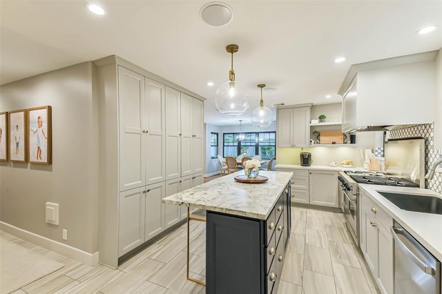 10015 Lynbrook Drive, Houston, TX 77042