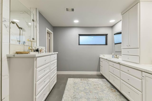 10015 Lynbrook Drive, Houston, TX 77042