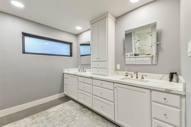10015 Lynbrook Drive, Houston, TX 77042