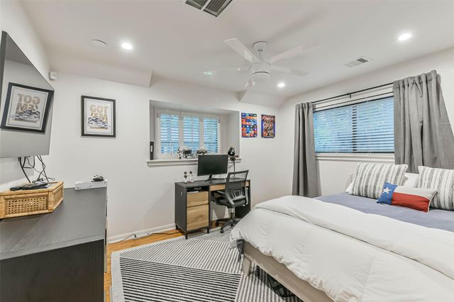 10015 Lynbrook Drive, Houston, TX 77042