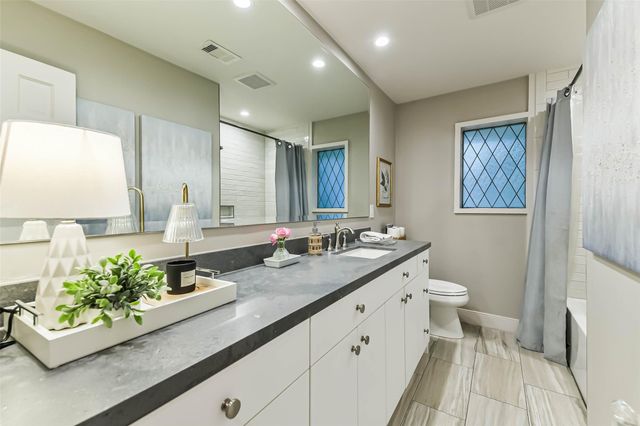 10015 Lynbrook Drive, Houston, TX 77042