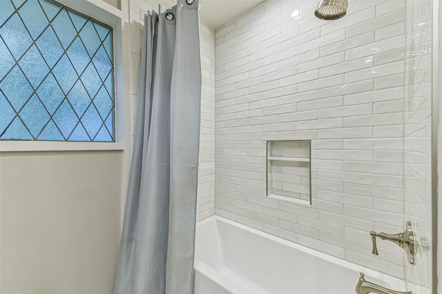 10015 Lynbrook Drive, Houston, TX 77042
