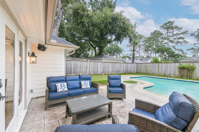 10015 Lynbrook Drive, Houston, TX 77042