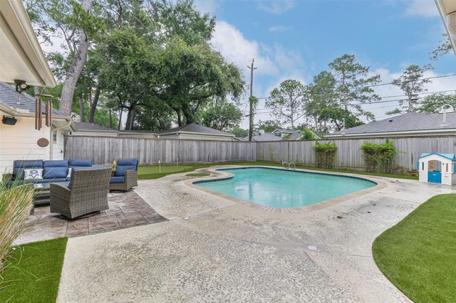 10015 Lynbrook Drive, Houston, TX 77042
