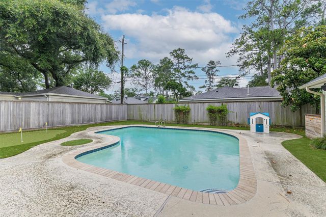 10015 Lynbrook Drive, Houston, TX 77042