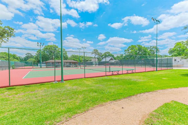 10015 Lynbrook Drive, Houston, TX 77042