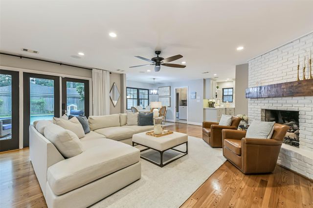 10015 Lynbrook Drive, Houston, TX 77042