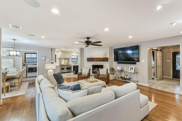 10015 Lynbrook Drive, Houston, TX 77042