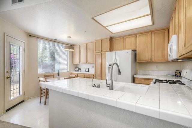 621 Paseo Rio, Vista, CA 92081