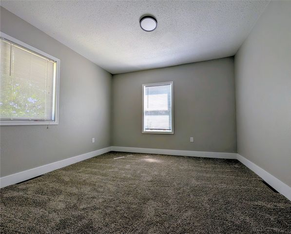 2906 Merle Hay Road, Des Moines, IA 50310