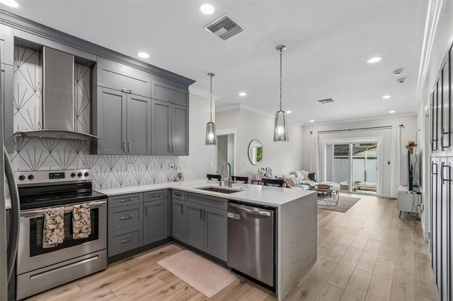 1901 W CLUSTER AVENUE, Tampa, FL 33604