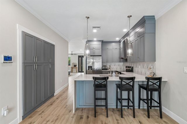 1901 W CLUSTER AVENUE, Tampa, FL 33604