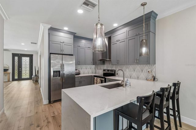 1901 W CLUSTER AVENUE, Tampa, FL 33604