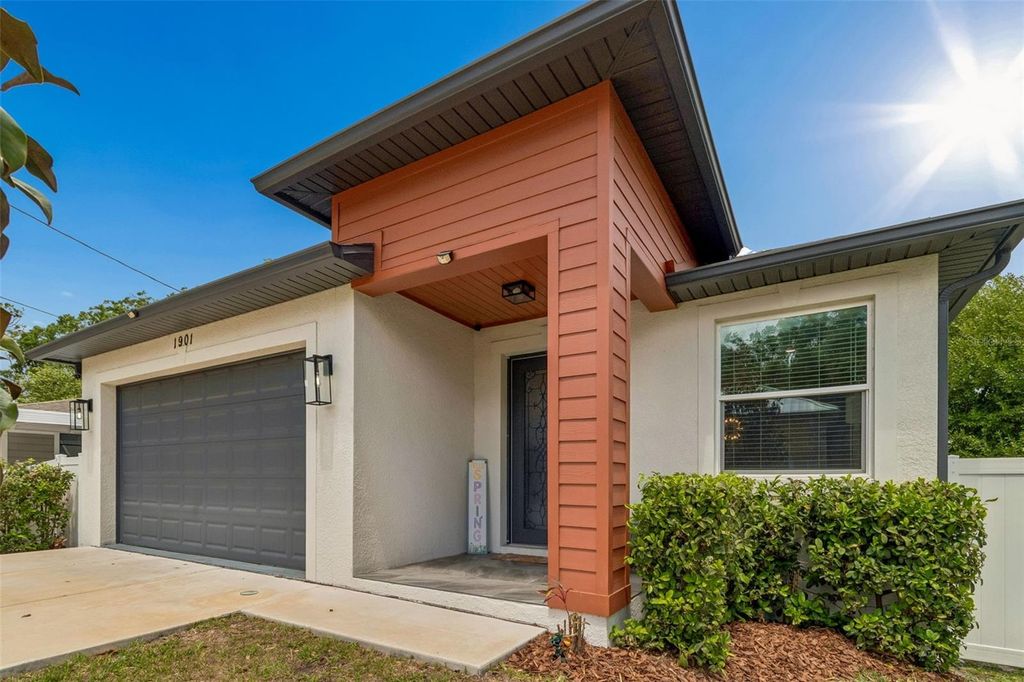 Image 2 of property listing at 1901 W CLUSTER AVENUE, Tampa, FL 33604