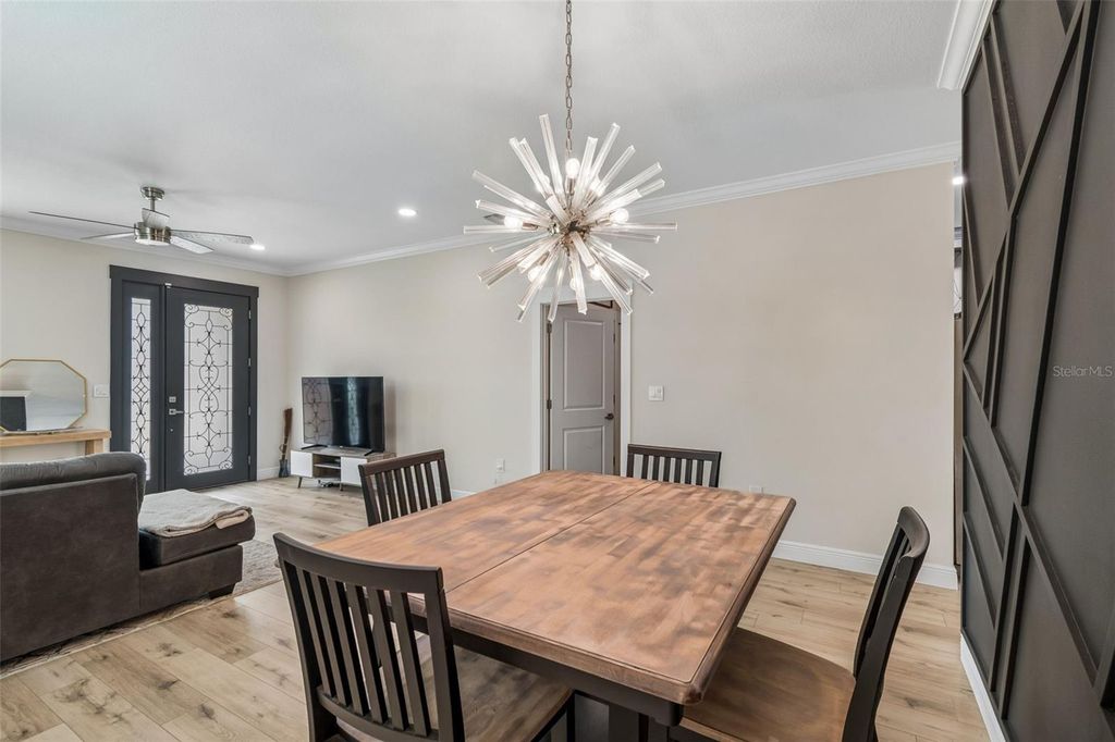 Image 13 of property listing at 1901 W CLUSTER AVENUE, Tampa, FL 33604