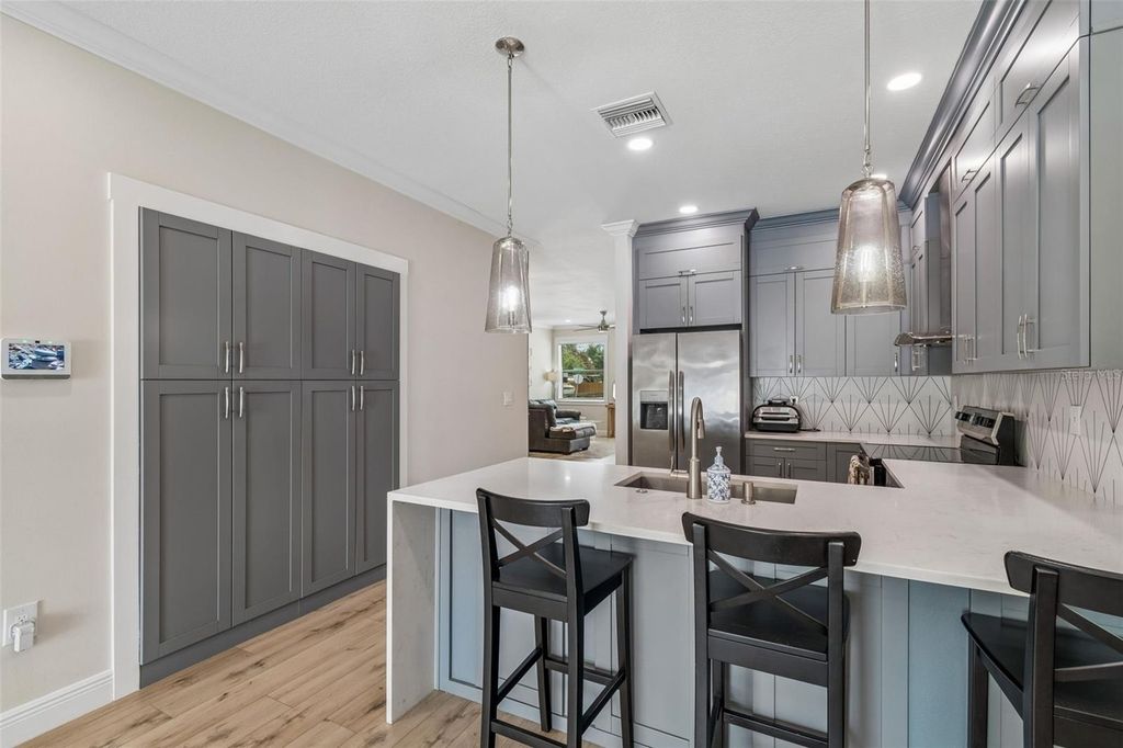 Image 18 of property listing at 1901 W CLUSTER AVENUE, Tampa, FL 33604