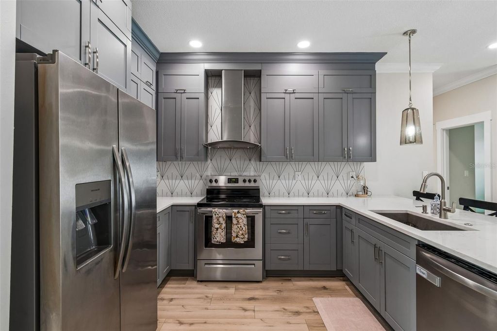 Image 19 of property listing at 1901 W CLUSTER AVENUE, Tampa, FL 33604